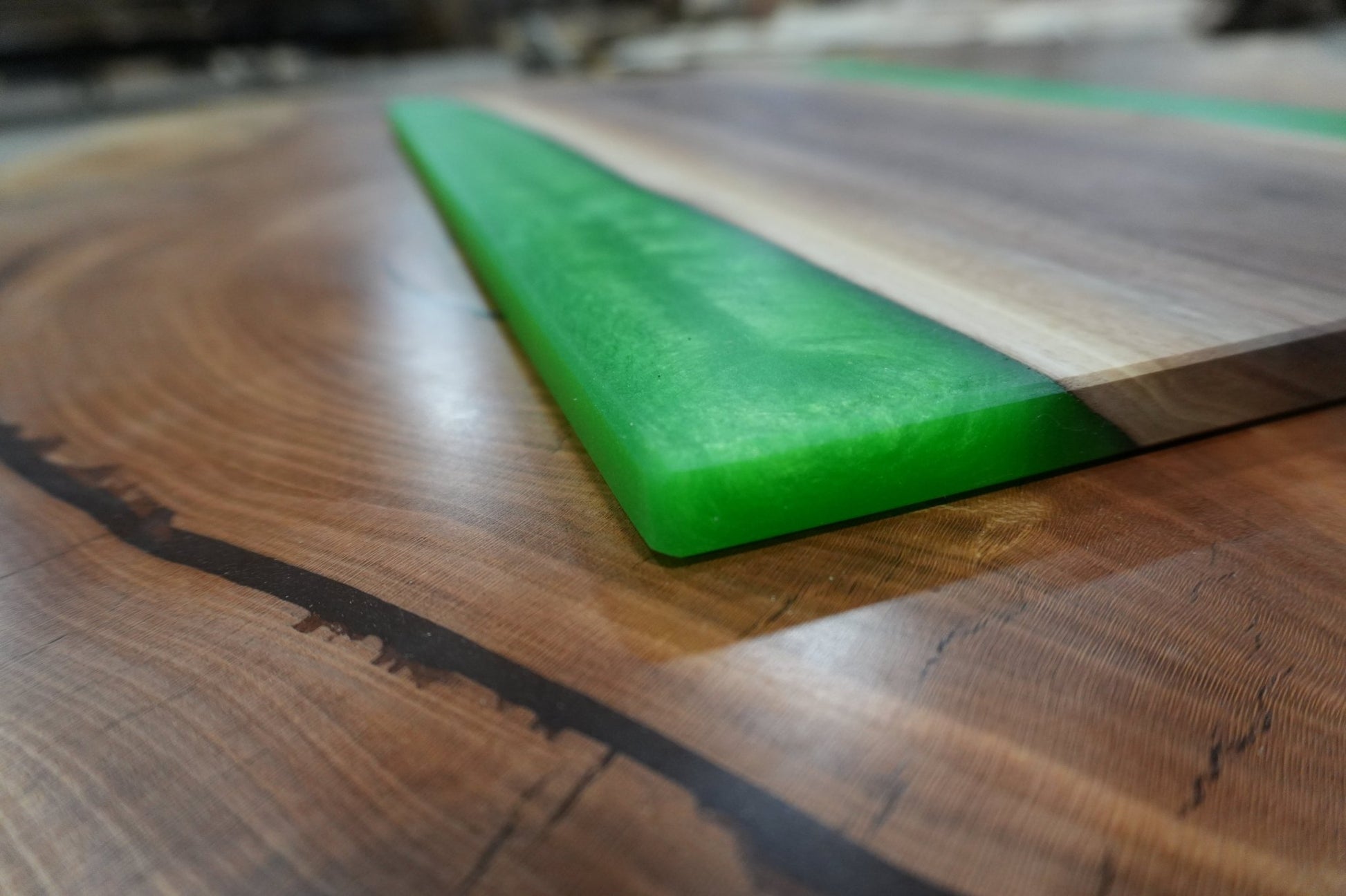 12" X 23" Green Apple Serving Tray - Ol Loggin Sawmill